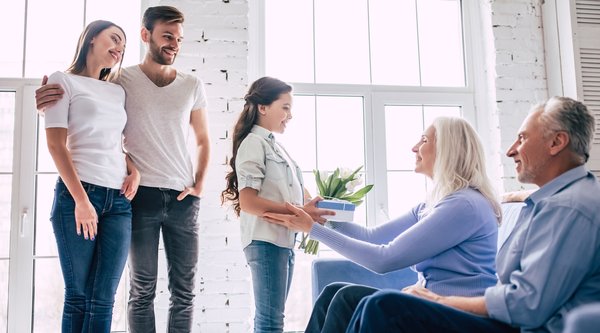 Cadeaux pour grands-parents : un abonnement aux souvenirs